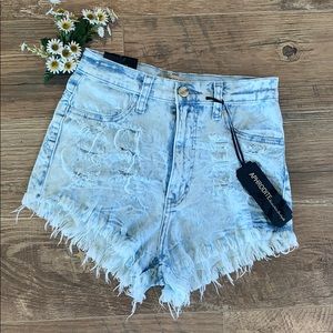 Aphrodite high-wasted shorts